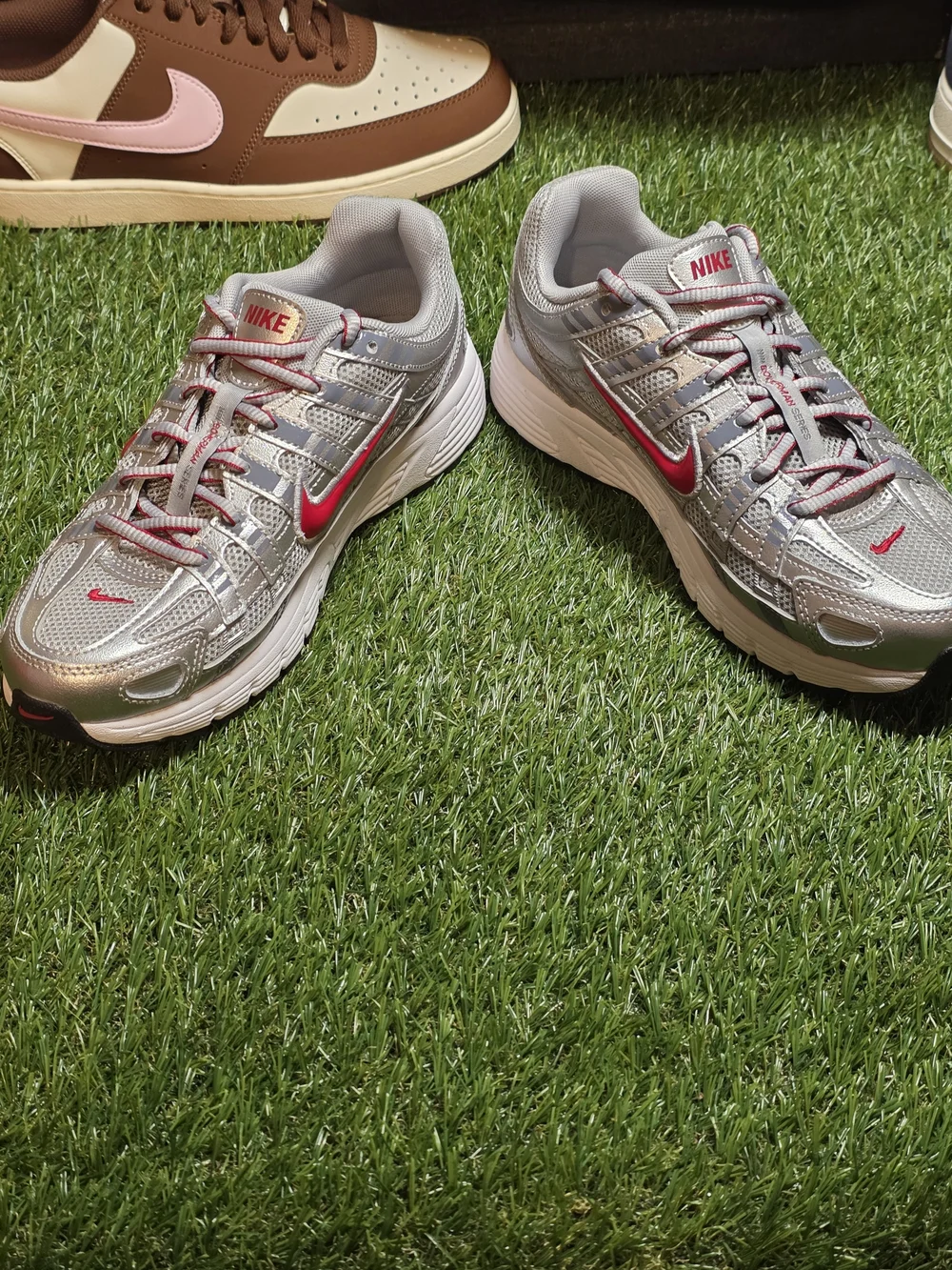 Nike upper lightweight accents